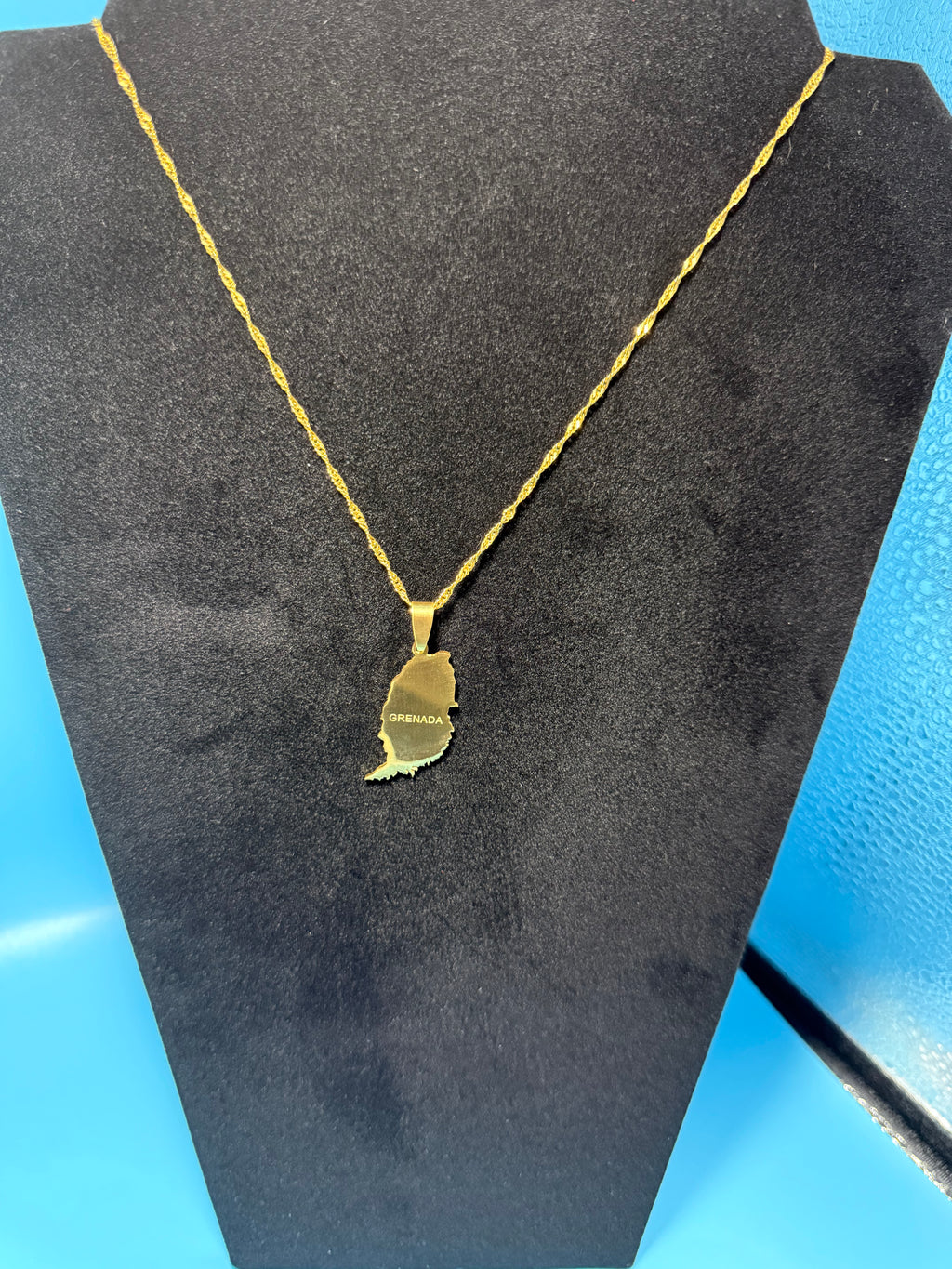 GRENADA PENDANT + NECKLACE